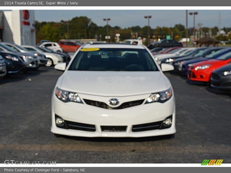 Super White / Ivory 2014 Toyota Camry SE