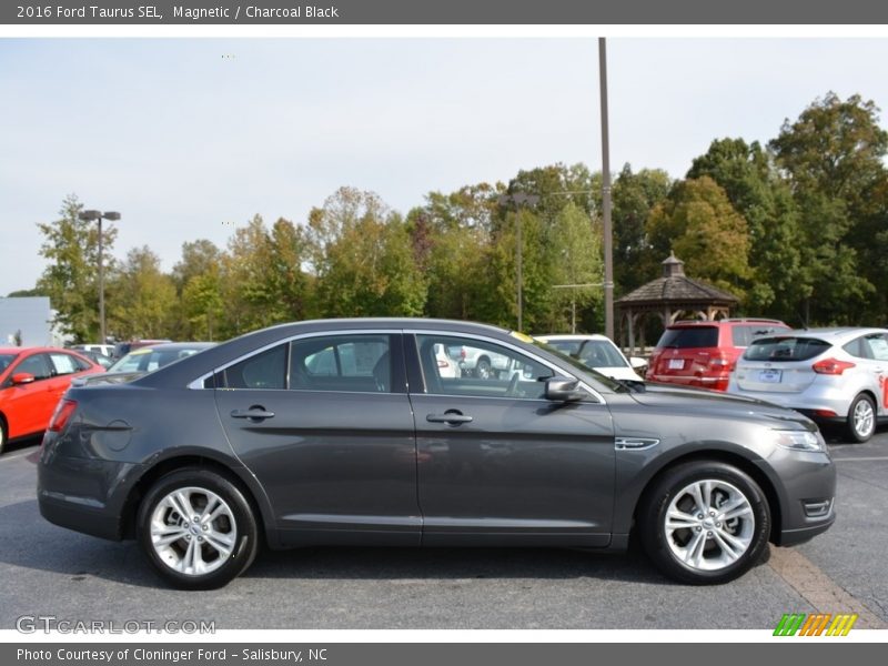 Magnetic / Charcoal Black 2016 Ford Taurus SEL