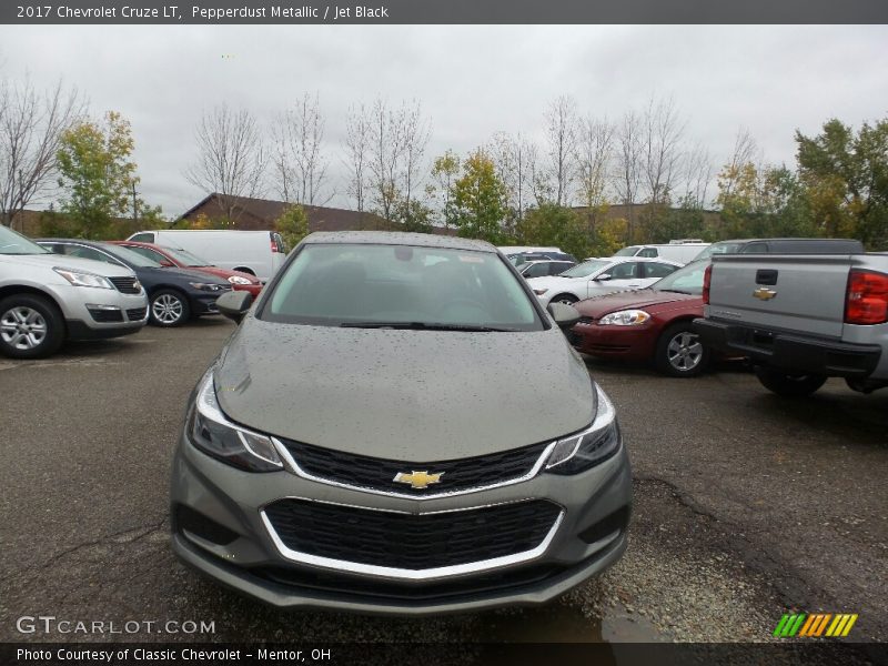 Pepperdust Metallic / Jet Black 2017 Chevrolet Cruze LT