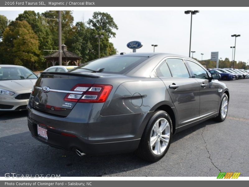 Magnetic / Charcoal Black 2016 Ford Taurus SEL