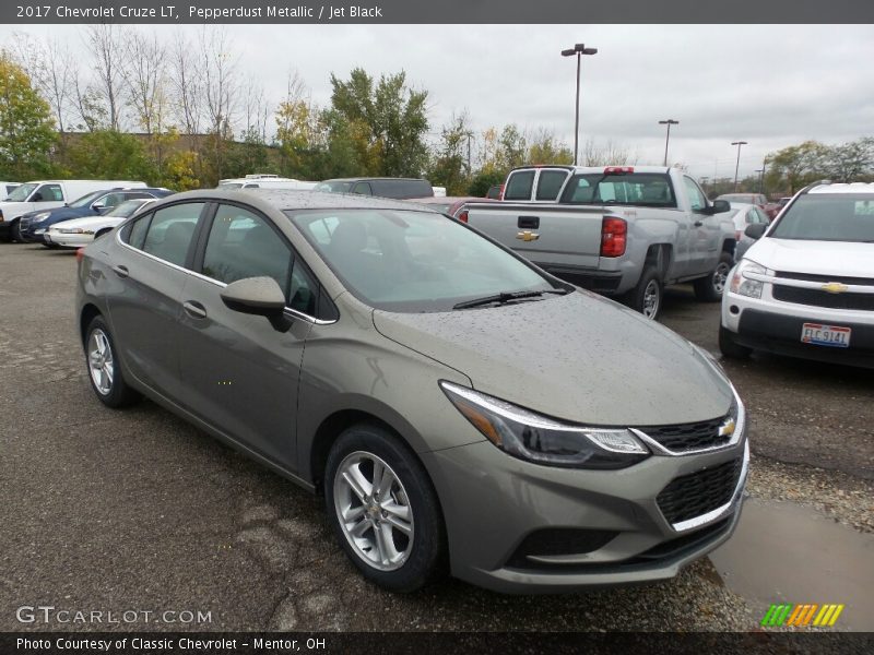 Pepperdust Metallic / Jet Black 2017 Chevrolet Cruze LT