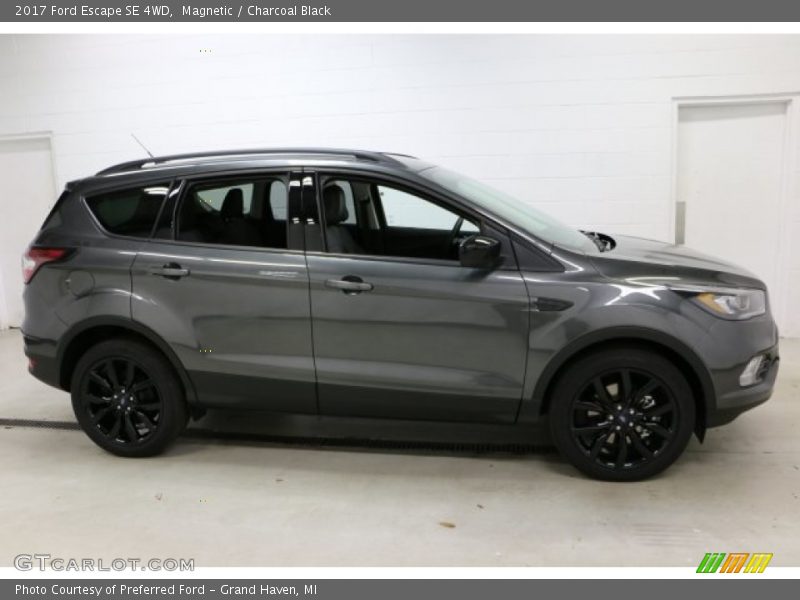 Magnetic / Charcoal Black 2017 Ford Escape SE 4WD