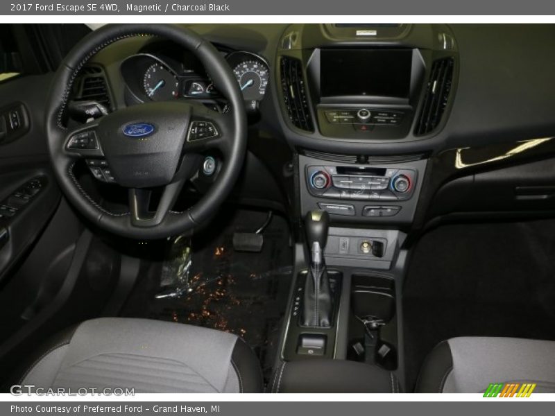 Magnetic / Charcoal Black 2017 Ford Escape SE 4WD