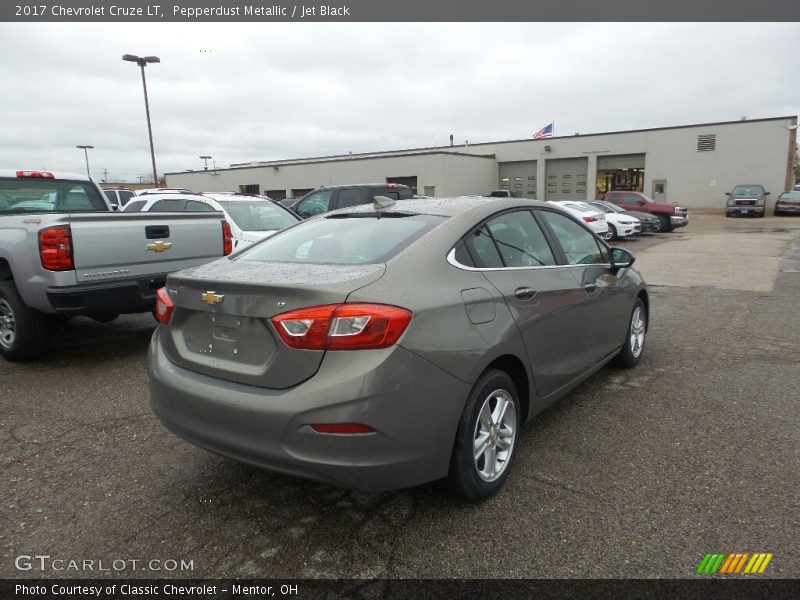Pepperdust Metallic / Jet Black 2017 Chevrolet Cruze LT