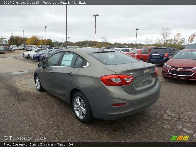 Pepperdust Metallic / Jet Black 2017 Chevrolet Cruze LT