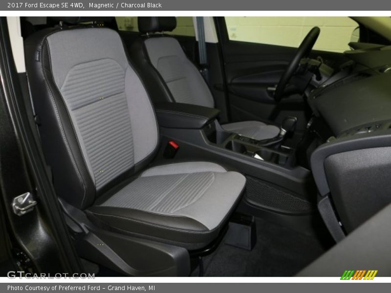 Magnetic / Charcoal Black 2017 Ford Escape SE 4WD