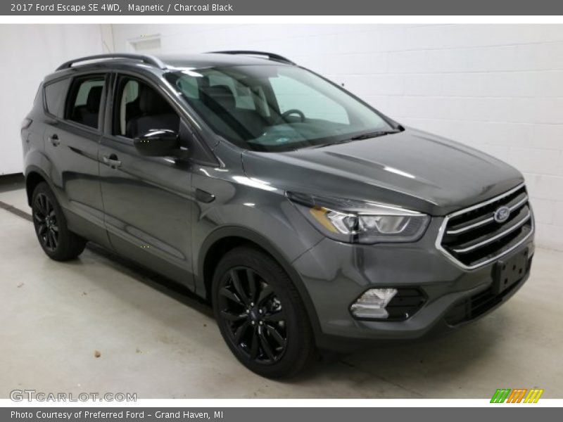 Magnetic / Charcoal Black 2017 Ford Escape SE 4WD