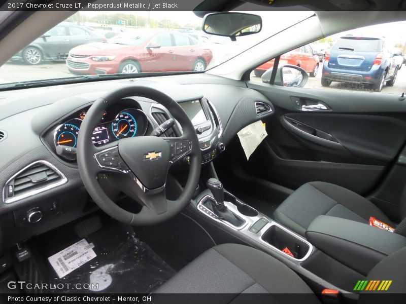 Pepperdust Metallic / Jet Black 2017 Chevrolet Cruze LT