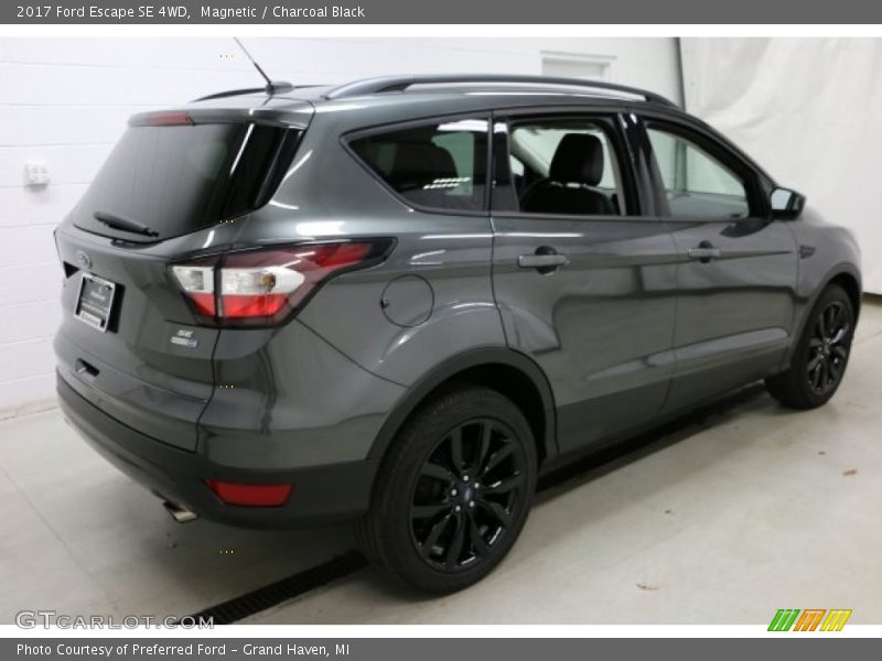 Magnetic / Charcoal Black 2017 Ford Escape SE 4WD