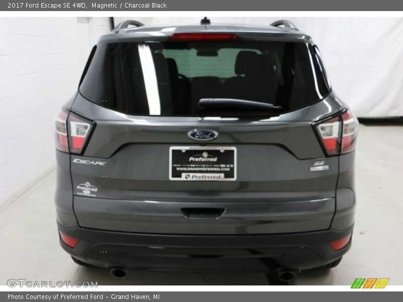 Magnetic / Charcoal Black 2017 Ford Escape SE 4WD