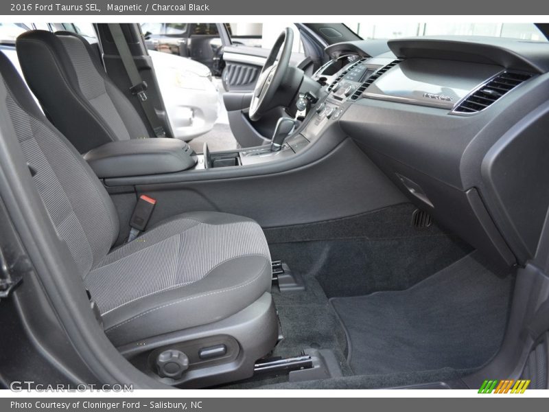 Magnetic / Charcoal Black 2016 Ford Taurus SEL