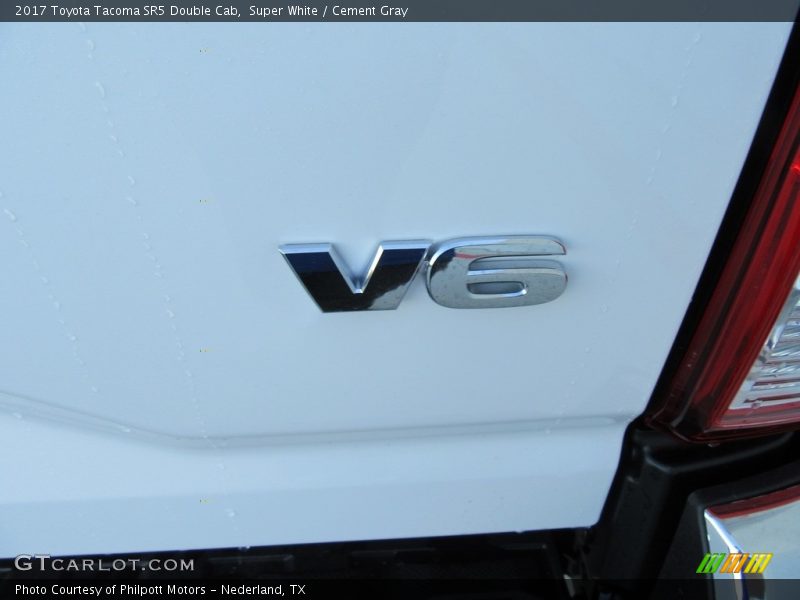 Super White / Cement Gray 2017 Toyota Tacoma SR5 Double Cab