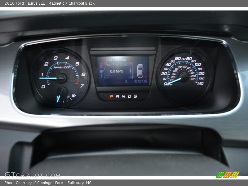 Magnetic / Charcoal Black 2016 Ford Taurus SEL