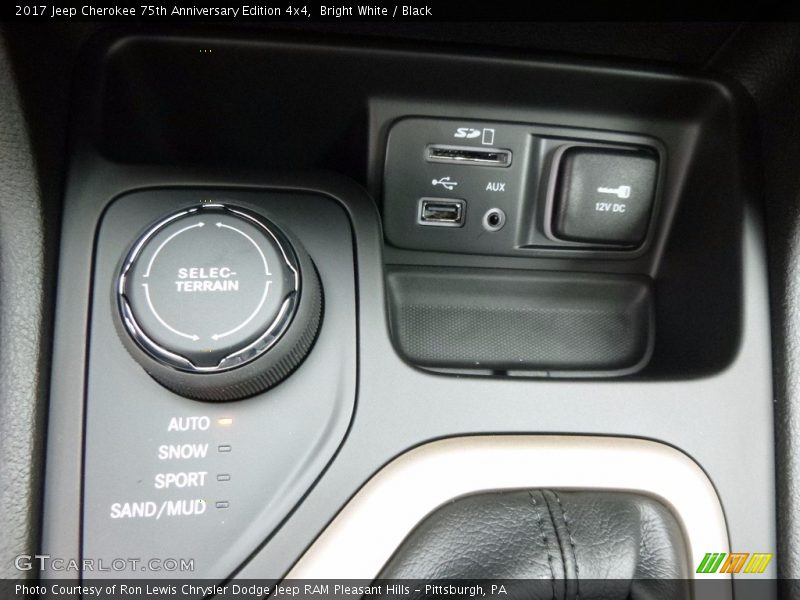 Controls of 2017 Cherokee 75th Anniversary Edition 4x4