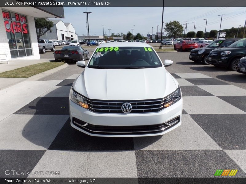 Pure White / Titan Black 2016 Volkswagen Passat S Sedan