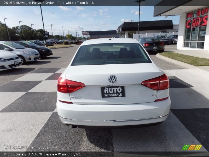 Pure White / Titan Black 2016 Volkswagen Passat S Sedan