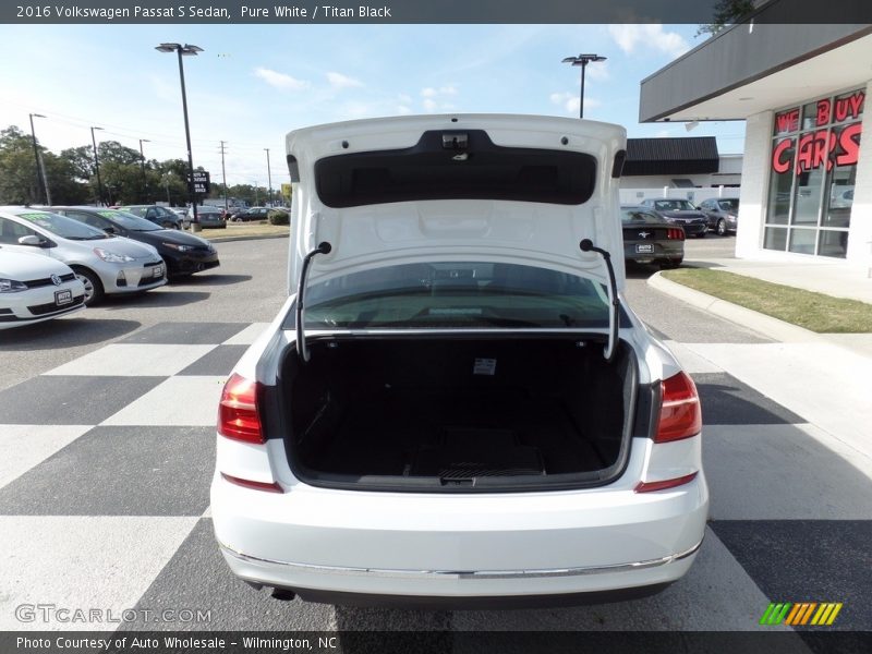Pure White / Titan Black 2016 Volkswagen Passat S Sedan