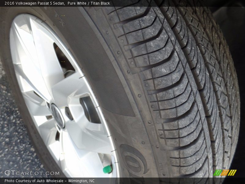 Pure White / Titan Black 2016 Volkswagen Passat S Sedan
