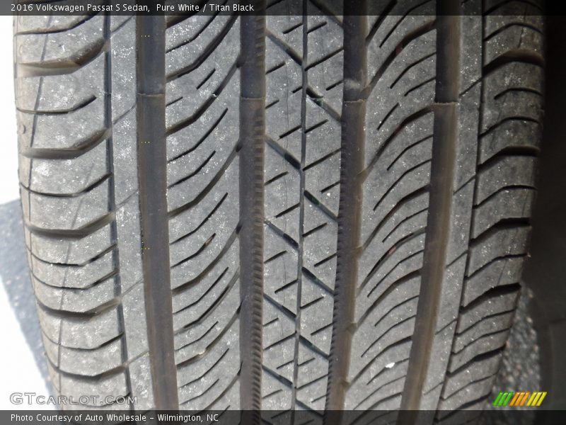 Pure White / Titan Black 2016 Volkswagen Passat S Sedan