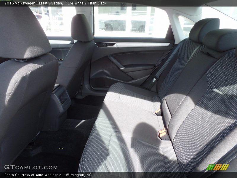 Pure White / Titan Black 2016 Volkswagen Passat S Sedan