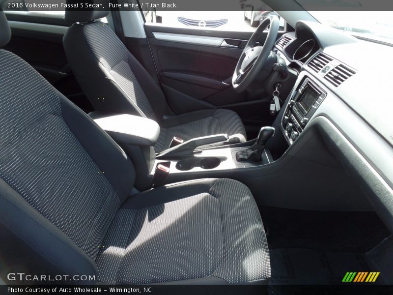 Pure White / Titan Black 2016 Volkswagen Passat S Sedan