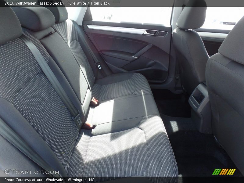 Pure White / Titan Black 2016 Volkswagen Passat S Sedan