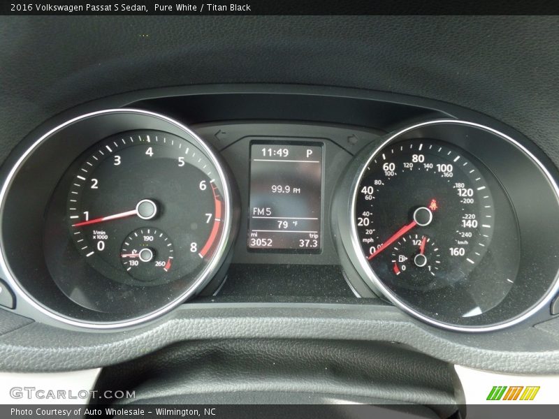 Pure White / Titan Black 2016 Volkswagen Passat S Sedan