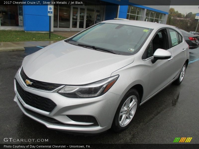 Silver Ice Metallic / Jet Black 2017 Chevrolet Cruze LT