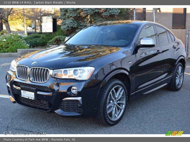 Front 3/4 View of 2016 X4 M40i