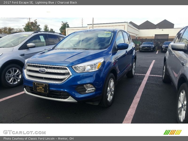 Lightning Blue / Charcoal Black 2017 Ford Escape SE