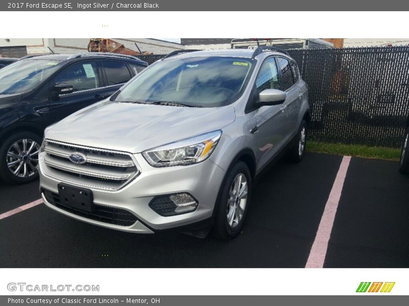 Ingot Silver / Charcoal Black 2017 Ford Escape SE