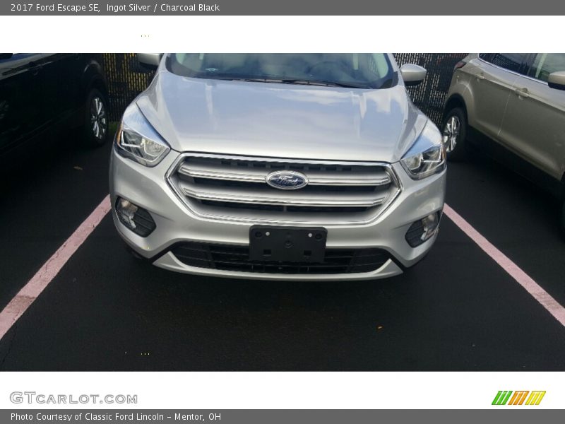 Ingot Silver / Charcoal Black 2017 Ford Escape SE
