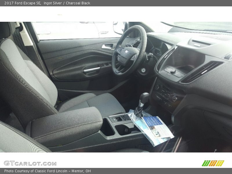 Ingot Silver / Charcoal Black 2017 Ford Escape SE