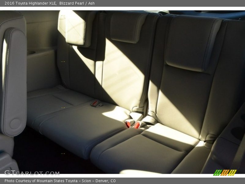 Blizzard Pearl / Ash 2016 Toyota Highlander XLE