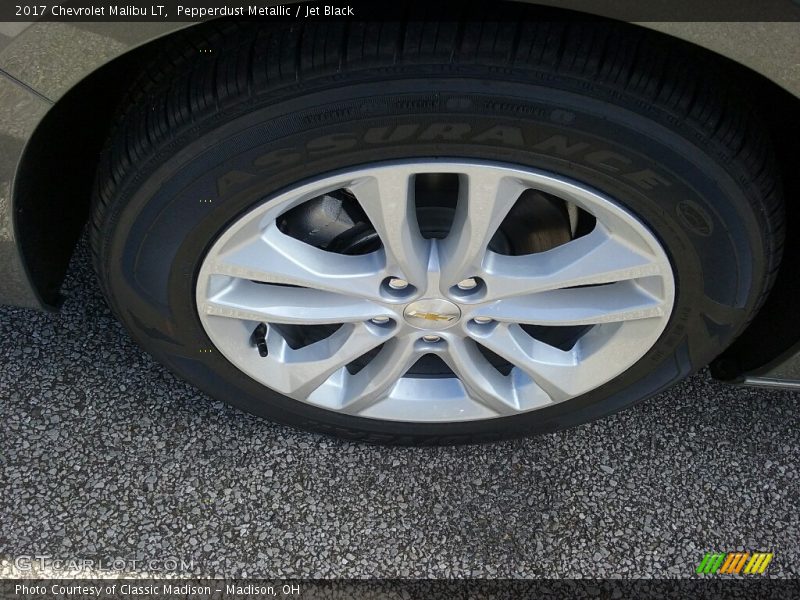 Pepperdust Metallic / Jet Black 2017 Chevrolet Malibu LT