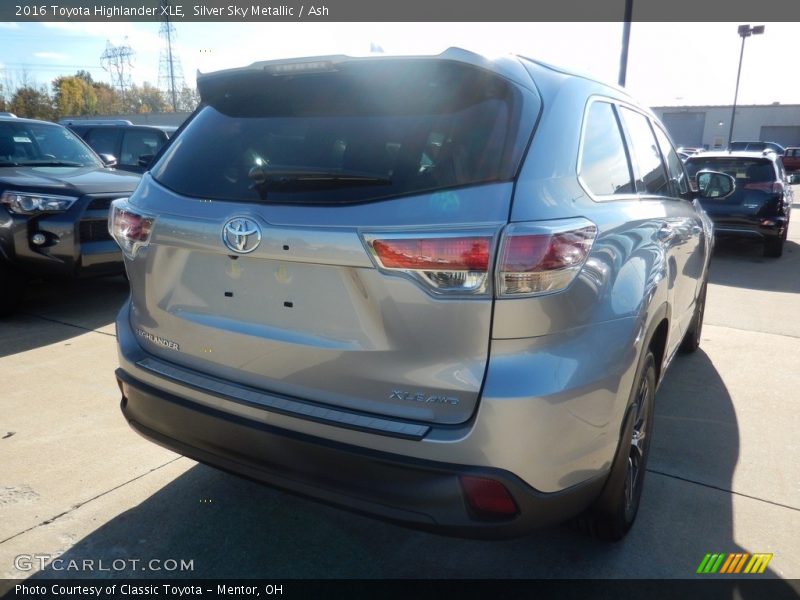 Silver Sky Metallic / Ash 2016 Toyota Highlander XLE