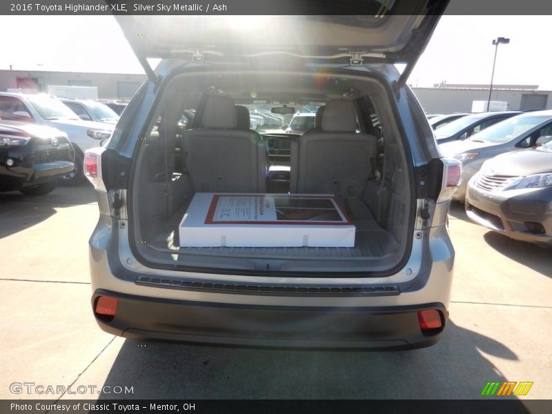 Silver Sky Metallic / Ash 2016 Toyota Highlander XLE