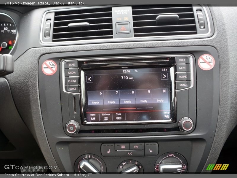 Controls of 2016 Jetta SE
