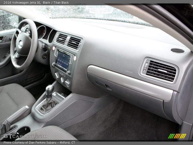 Black / Titan Black 2016 Volkswagen Jetta SE
