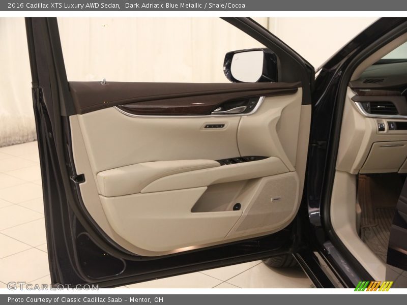 Door Panel of 2016 XTS Luxury AWD Sedan