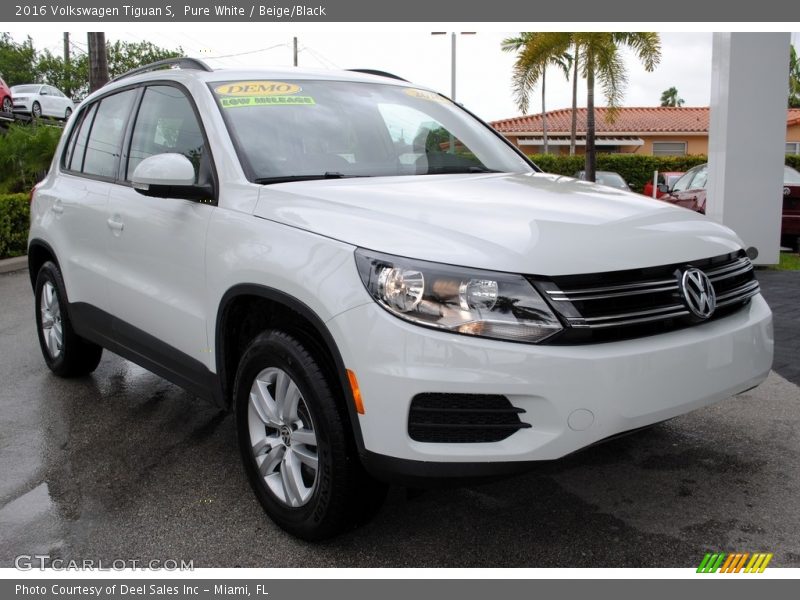 Pure White / Beige/Black 2016 Volkswagen Tiguan S