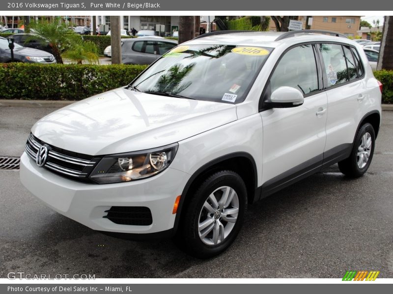 Front 3/4 View of 2016 Tiguan S