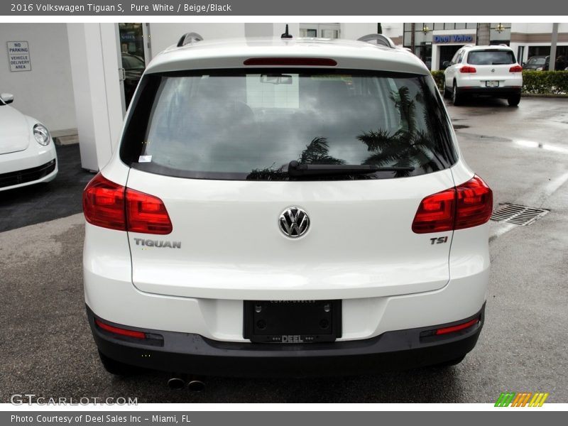Pure White / Beige/Black 2016 Volkswagen Tiguan S