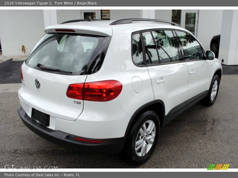 Pure White / Beige/Black 2016 Volkswagen Tiguan S