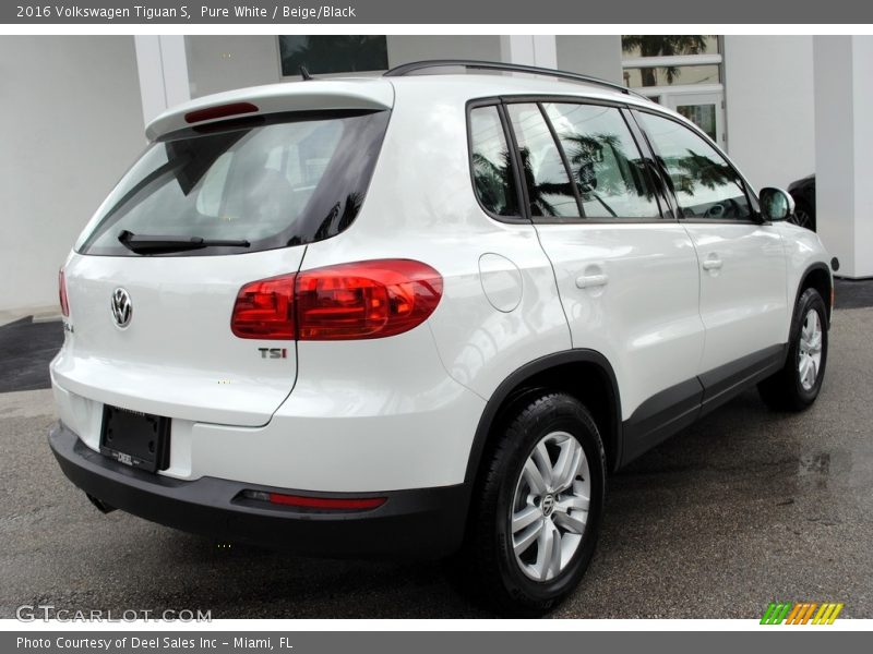 Pure White / Beige/Black 2016 Volkswagen Tiguan S
