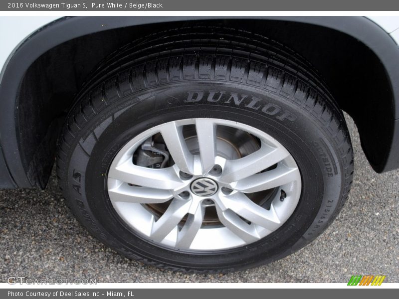 Pure White / Beige/Black 2016 Volkswagen Tiguan S