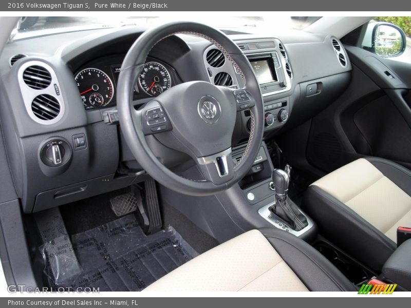 Pure White / Beige/Black 2016 Volkswagen Tiguan S