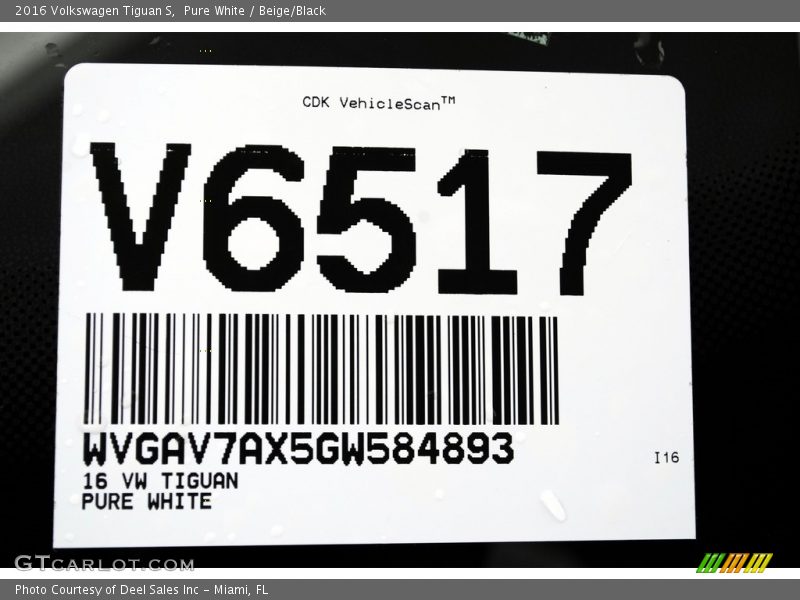 Pure White / Beige/Black 2016 Volkswagen Tiguan S