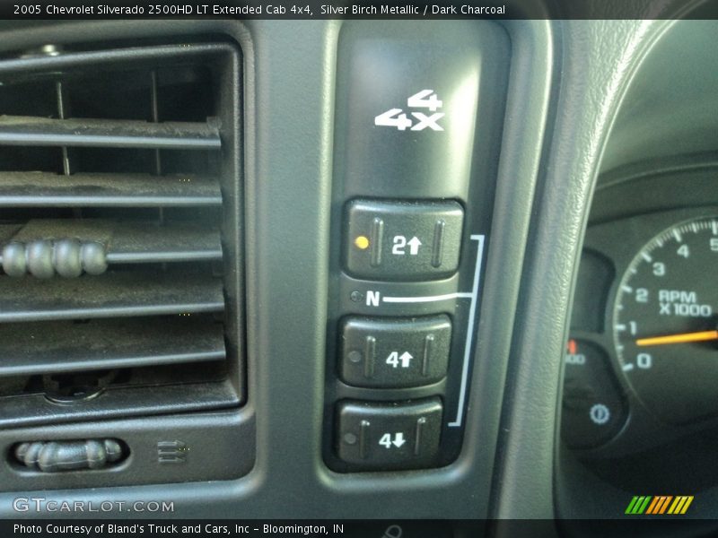 Silver Birch Metallic / Dark Charcoal 2005 Chevrolet Silverado 2500HD LT Extended Cab 4x4