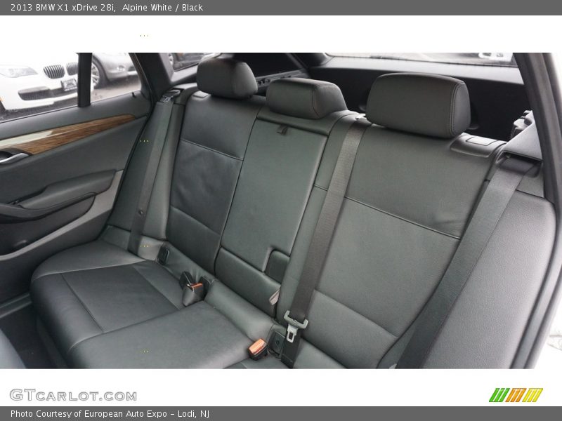 Alpine White / Black 2013 BMW X1 xDrive 28i